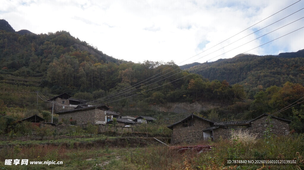 山间村落景致