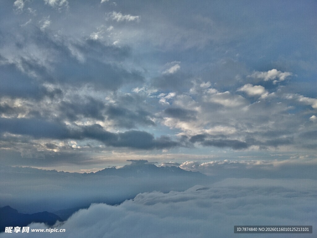 云海之上的天空美景