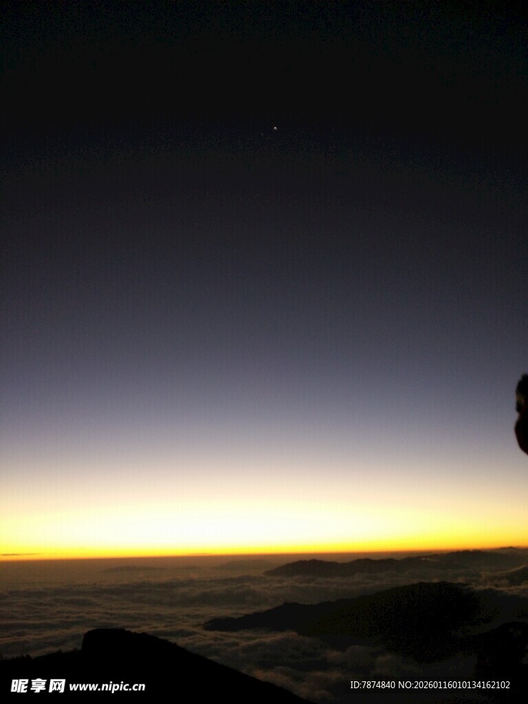 日出云海壮丽景观