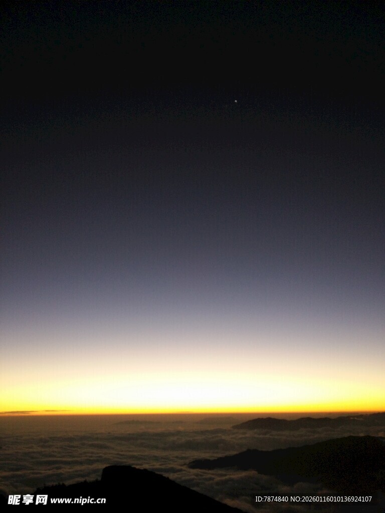 日出云海壮丽景观