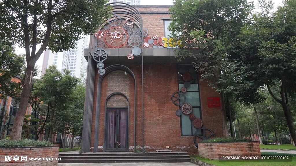 复古风格建筑 绿植环绕