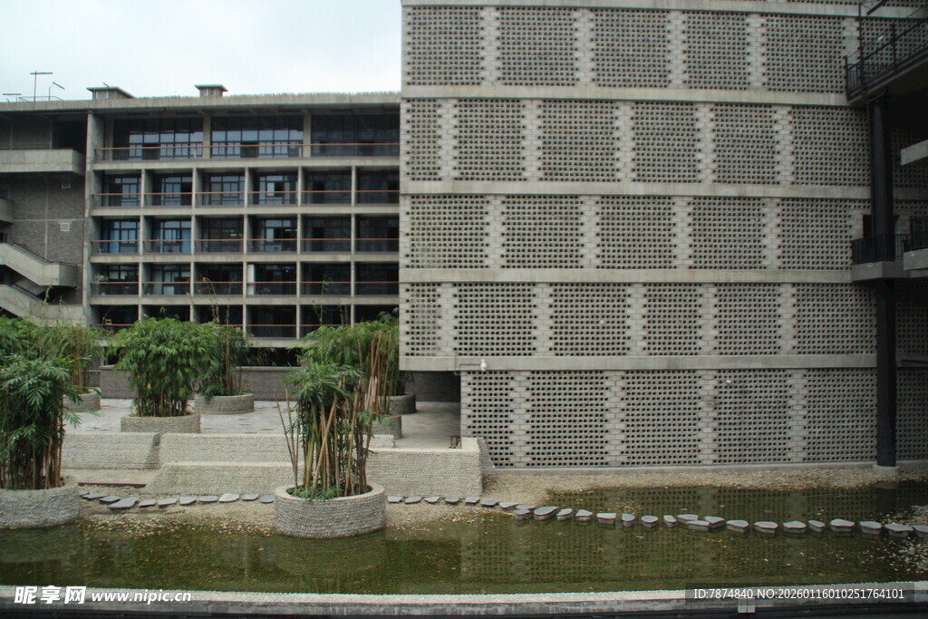 现代风格砖砌建筑外观