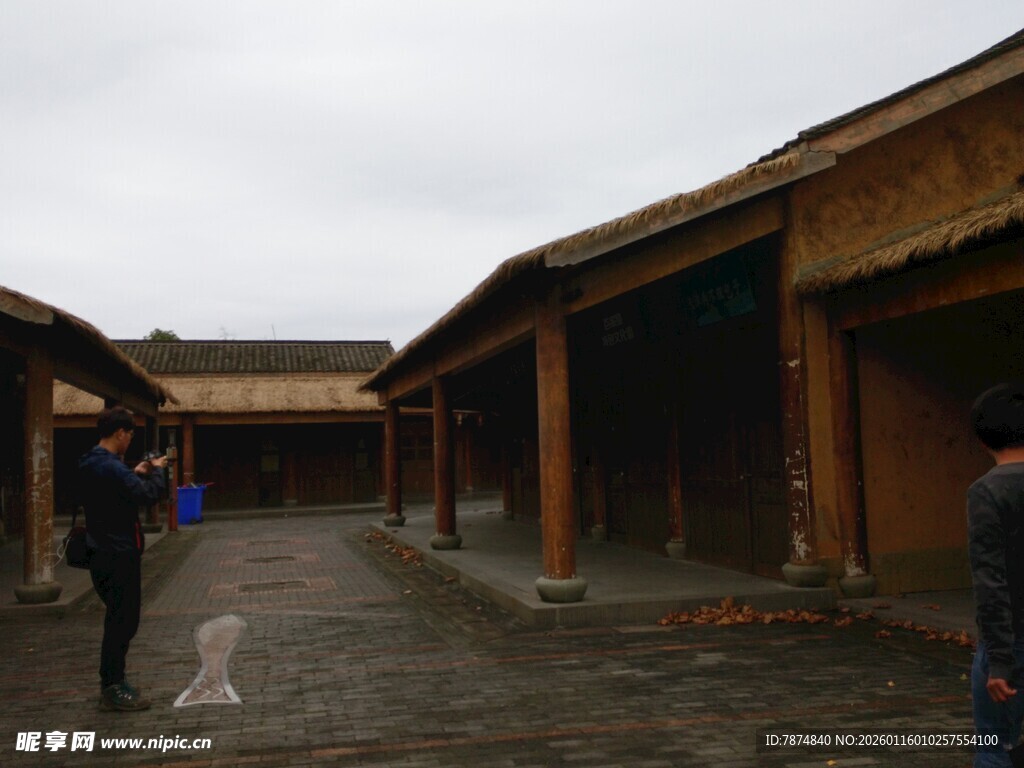 古旧庭院场景