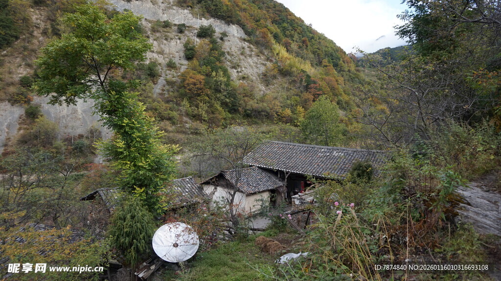 山间小屋 自然静谧之景