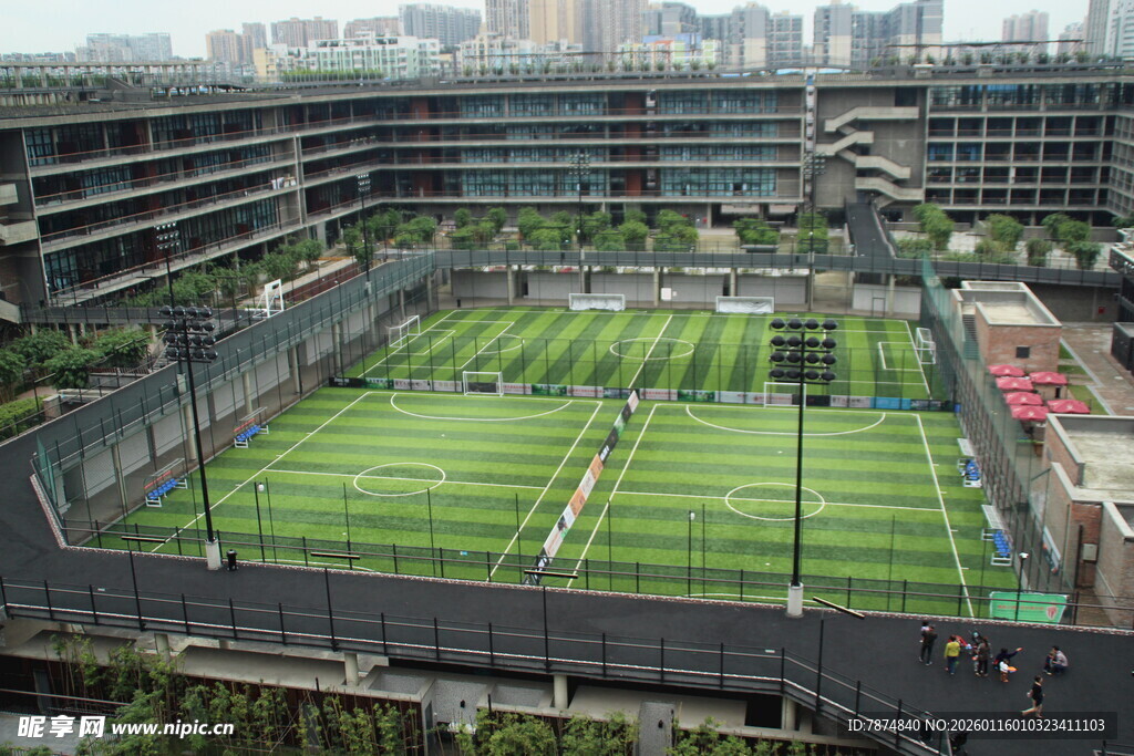 屋顶足球场俯瞰景观