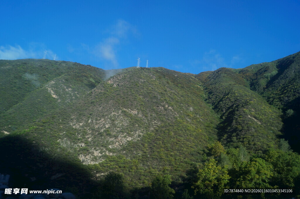 青山蓝天美景