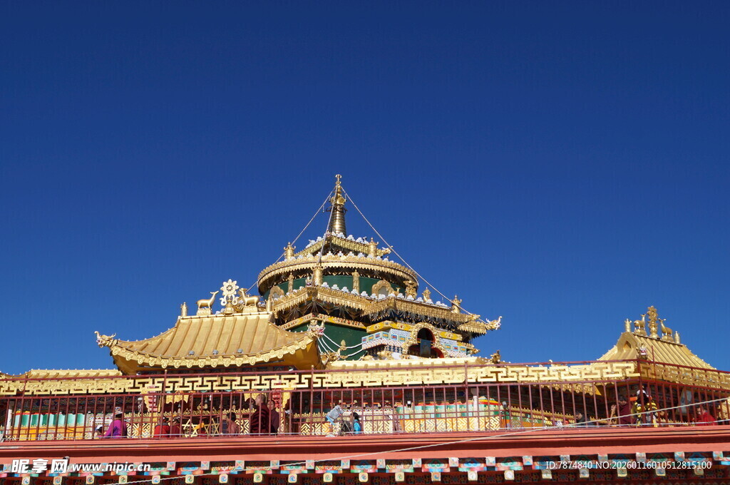 藏式金顶寺庙建筑