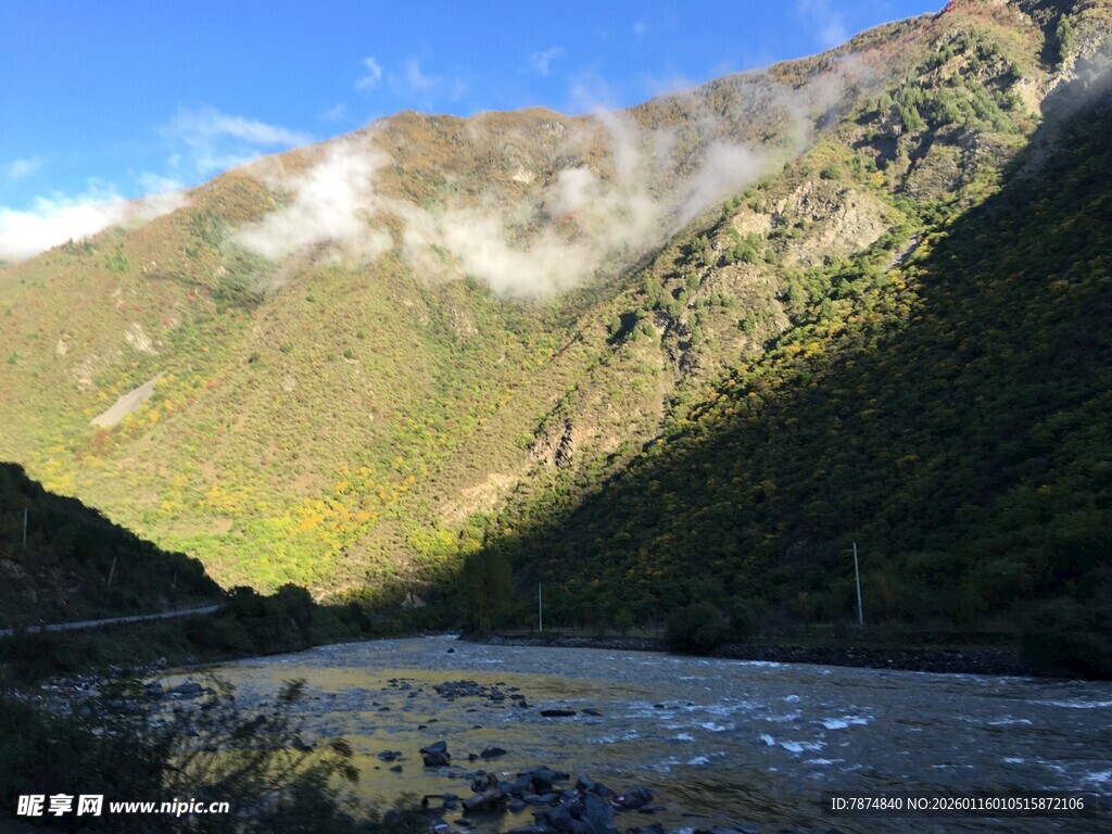 山间河谷美景