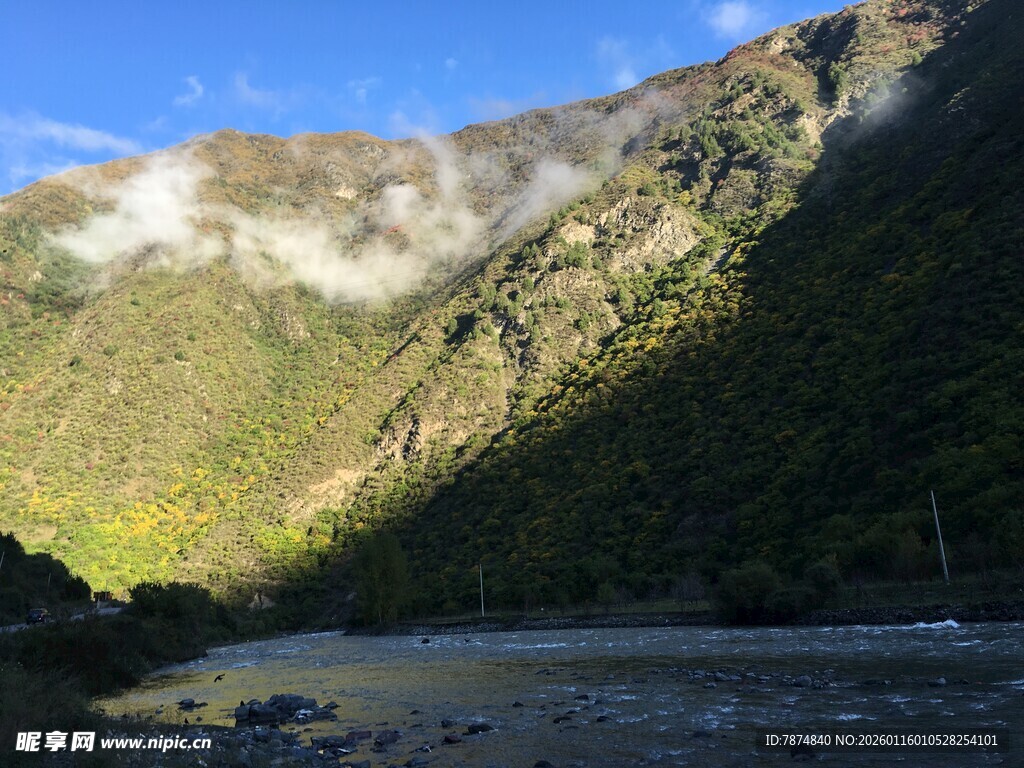 山间河谷美景