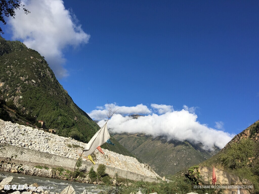 山间美景 白云缭绕