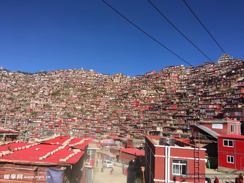 色达红房子景观