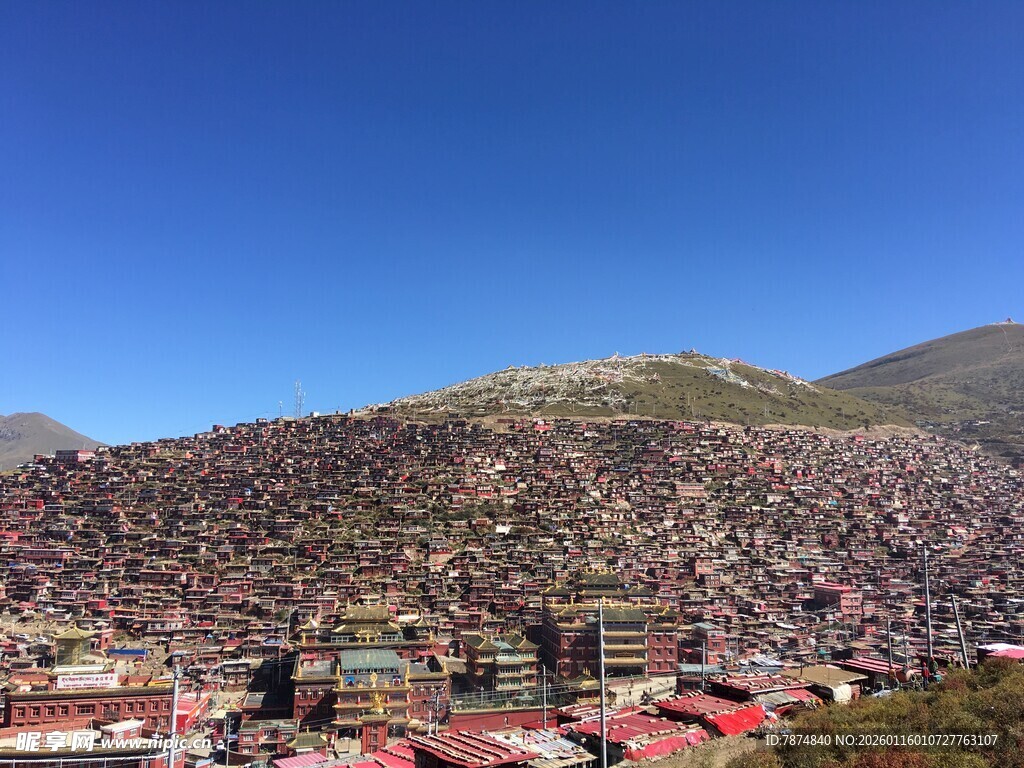 俯瞰山城密集建筑景观