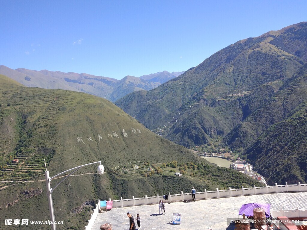 高山观景台的壮丽风光