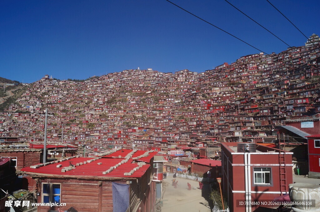 色达红房子景观