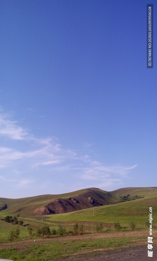 草原风光 远处山丘与蓝天