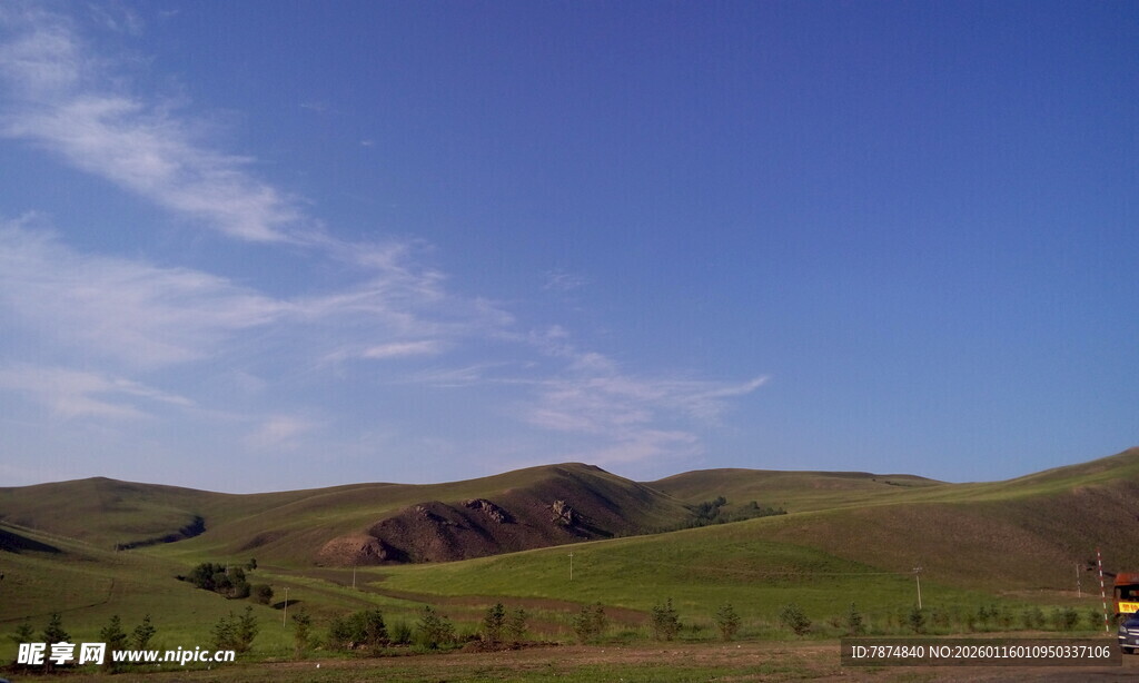 草原蓝天美景