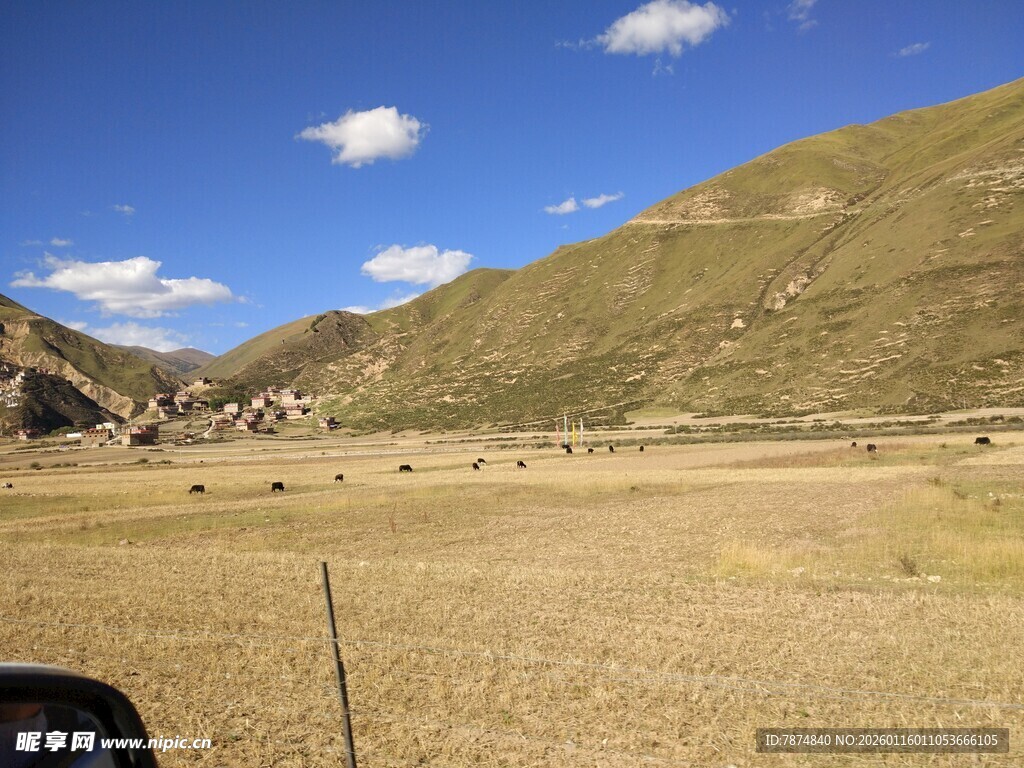 山间开阔原野风景