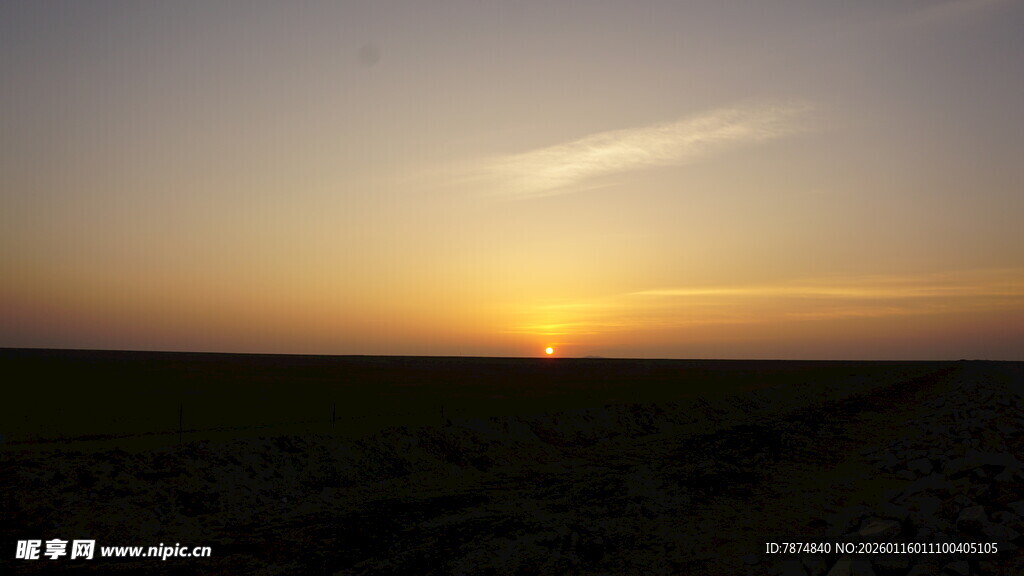 草原上的绝美日落景观
