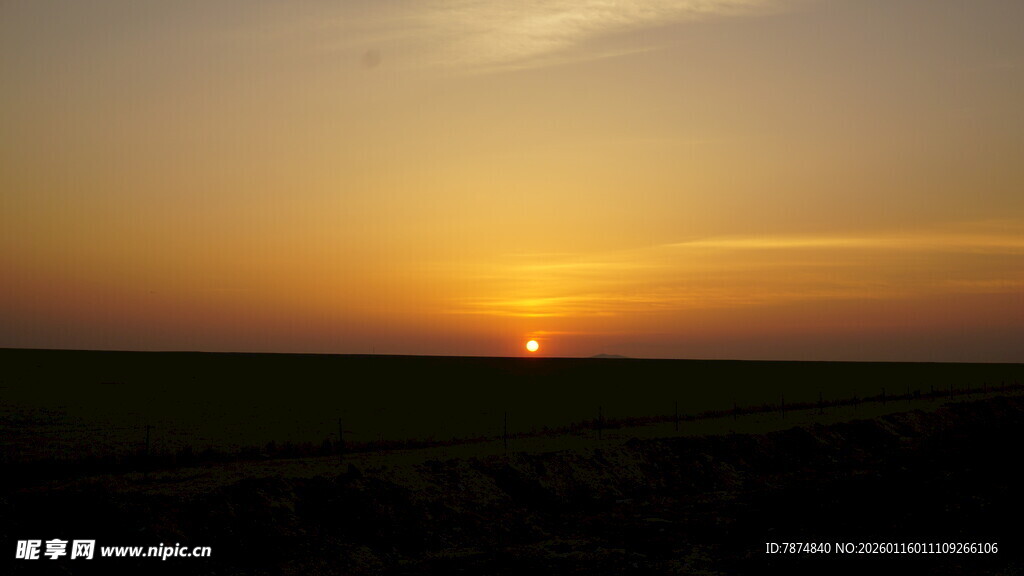 草原上的绝美落日景象