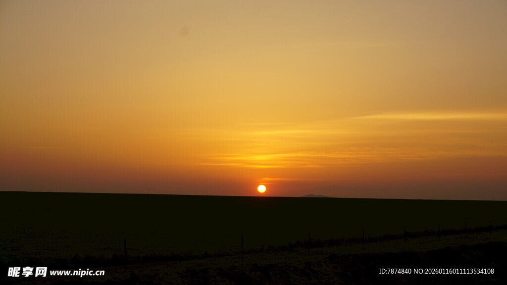草原上的绝美落日景观