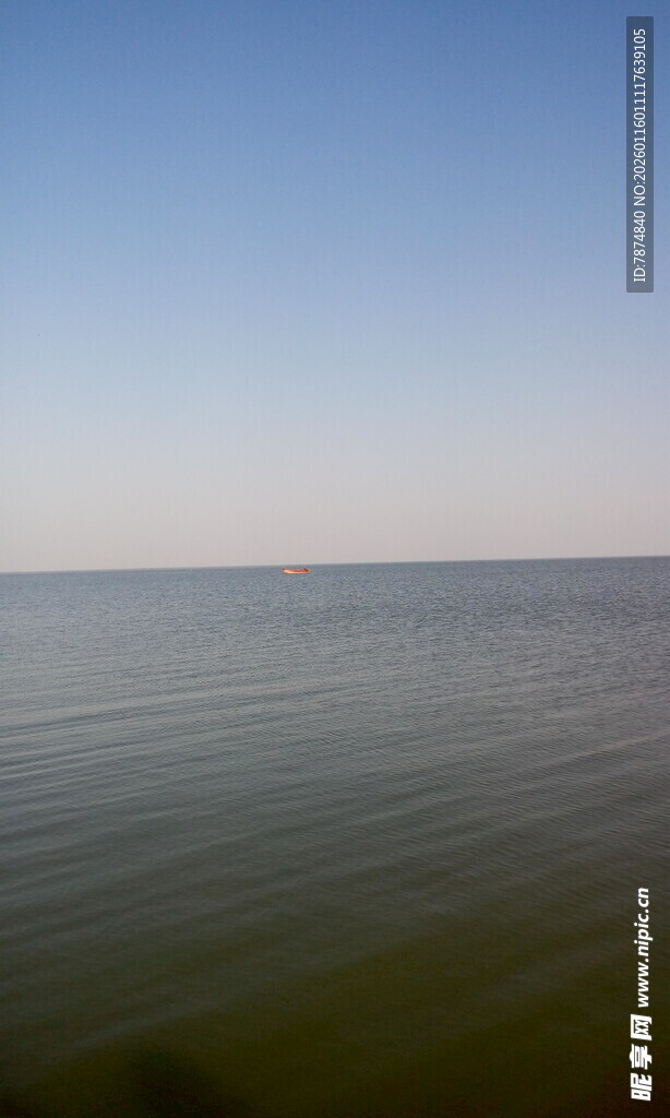 广阔海面与蓝天美景