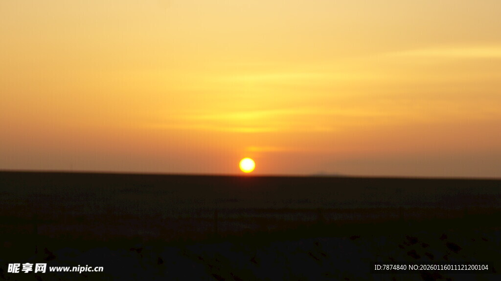 夕阳西下的广阔原野
