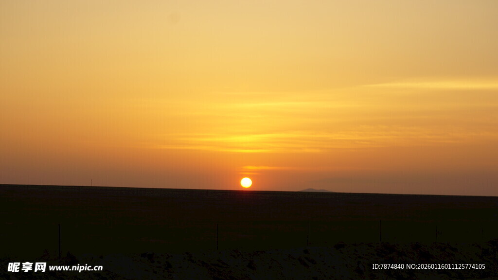 草原上的绝美落日景观