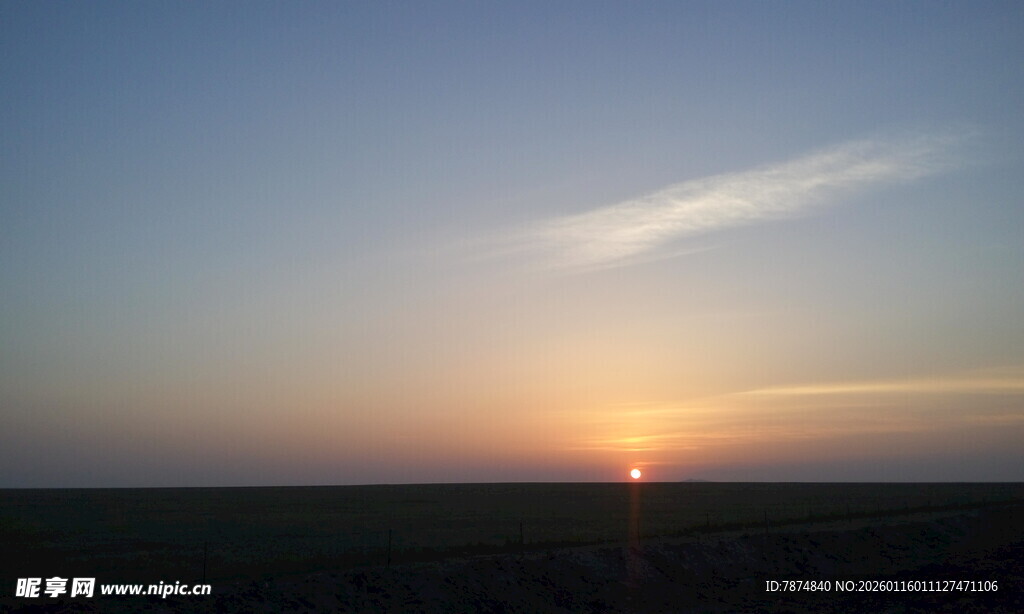 日落时分的广阔天际