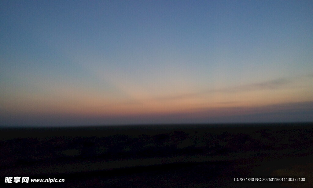 黄昏时分的广阔天际