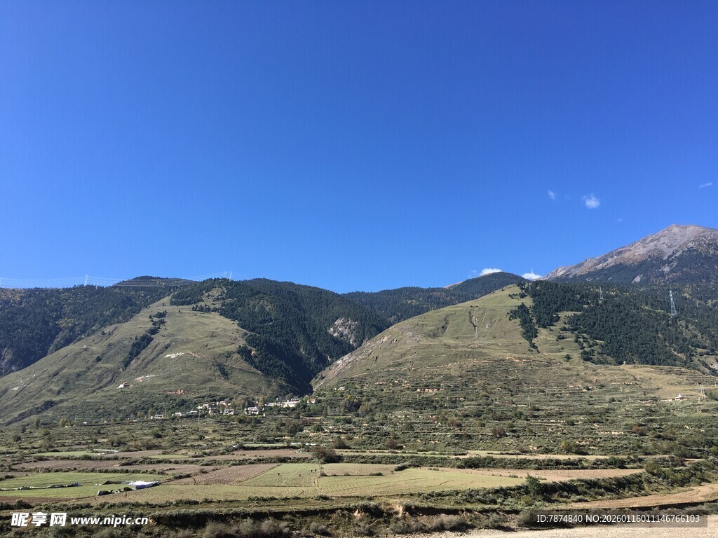 壮丽山景 蓝天之下的风光