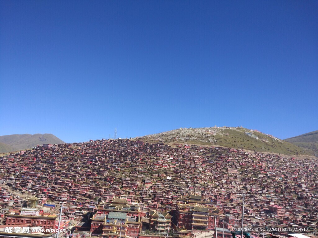 人山人海的露天场地