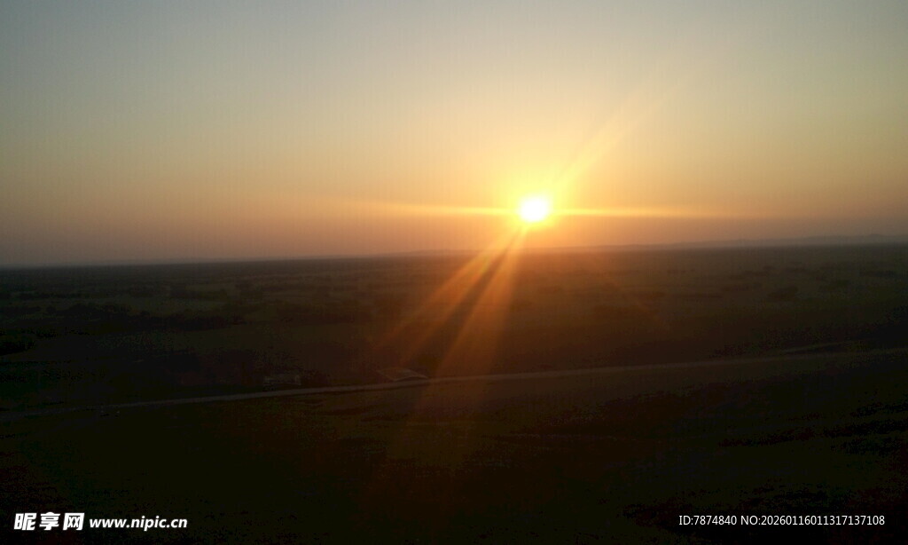 日出时分的壮丽天际线