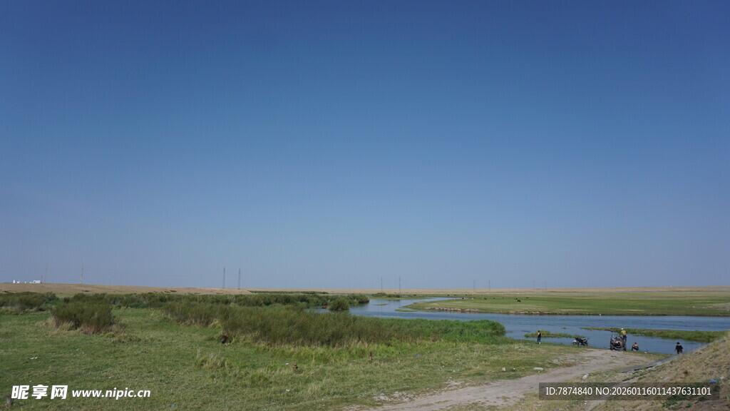 草原河畔风光