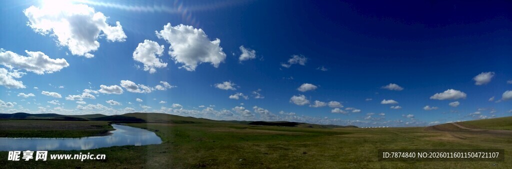 辽阔草原上的蓝天美景