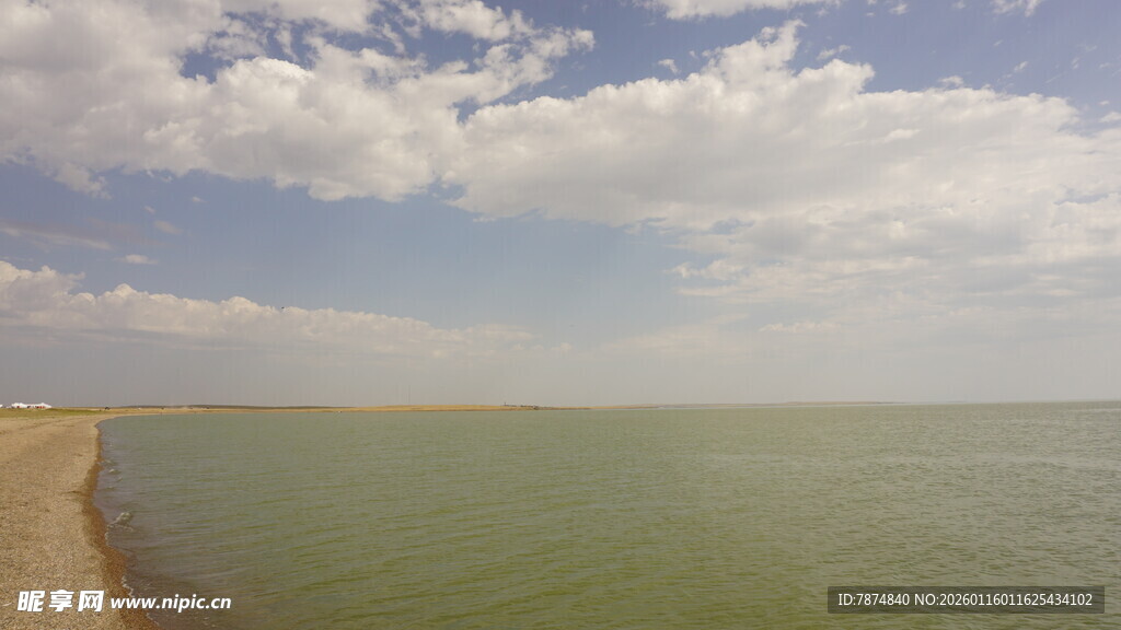海边风光 辽阔水域与蓝天