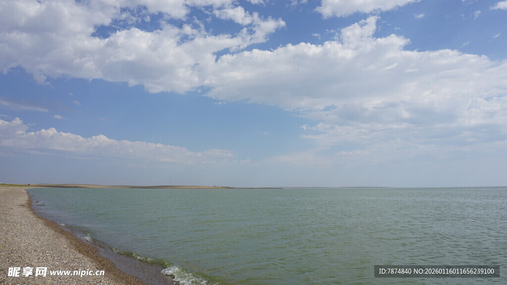 海边风光 辽阔水域与蓝天