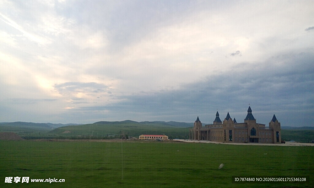 草原上的宏伟城堡景观