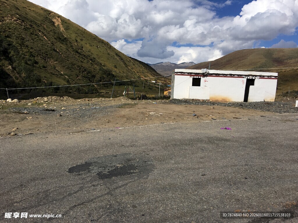 山间小屋 宁静旷野之景