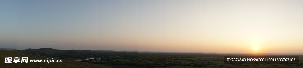 日落时分的开阔天际线