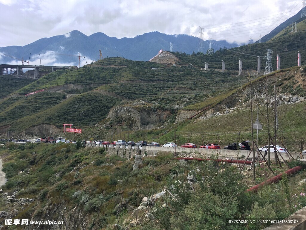 山间公路风景秀丽