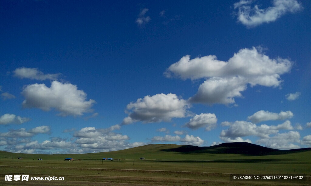 草原蓝天美景