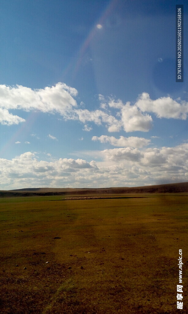 广袤草原上的蓝天白云