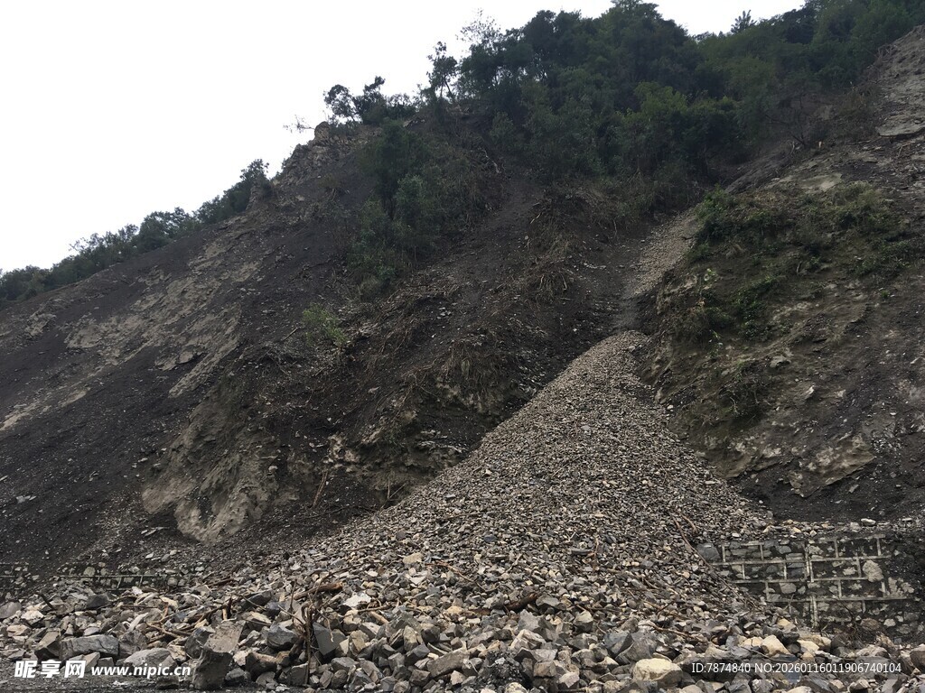 山体滑坡现场景象