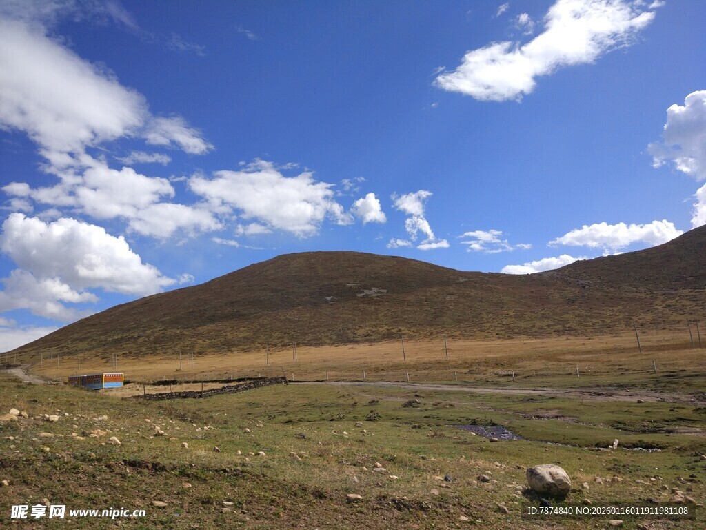 高原旷野蓝天美景
