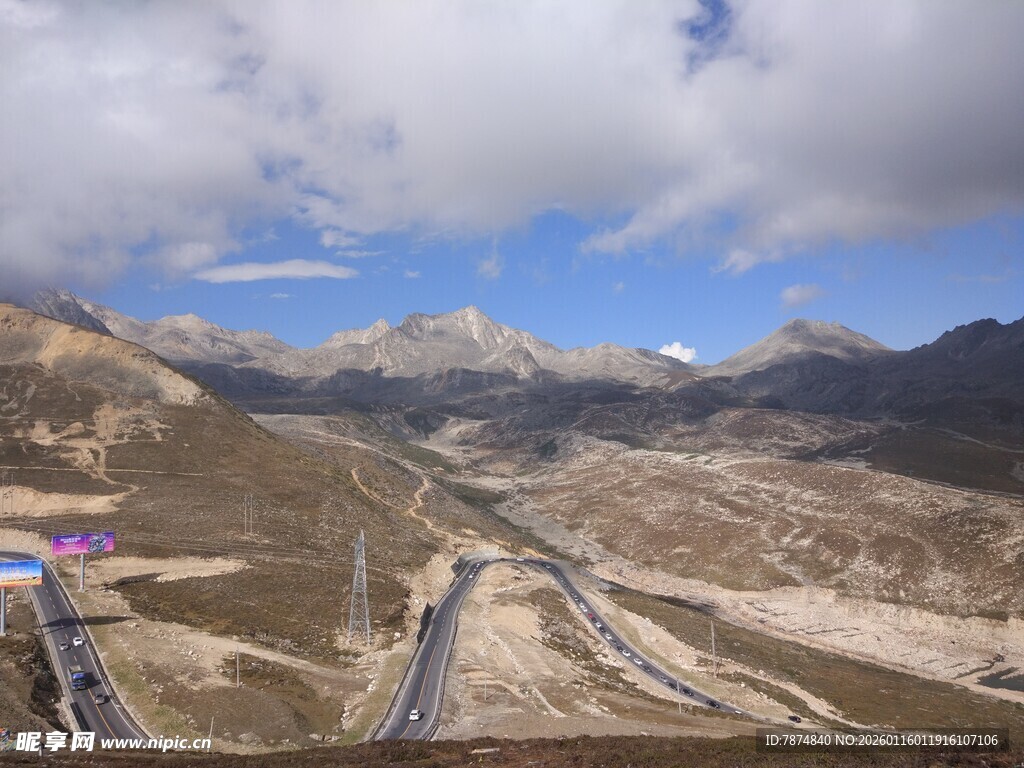 高原壮美公路景观