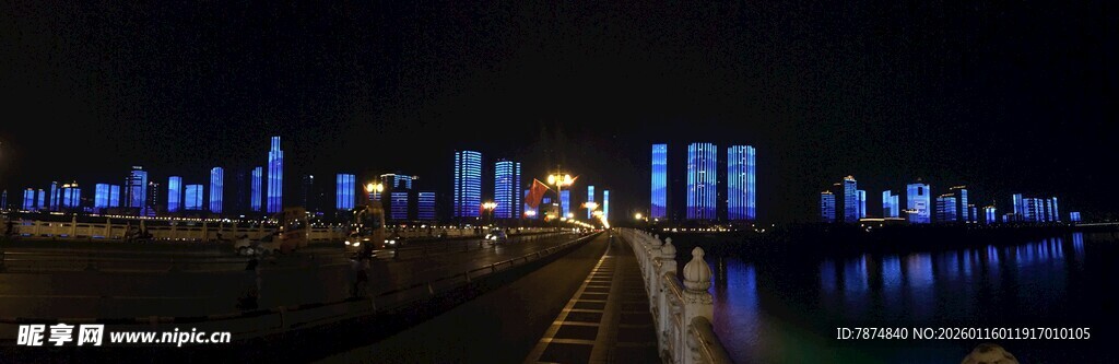 城市河畔璀璨夜景