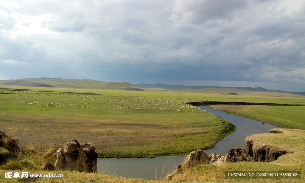 草原河流风景图