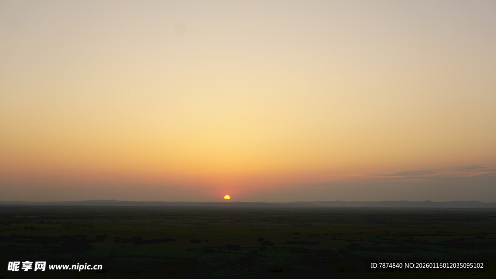 草原上的绝美落日景观
