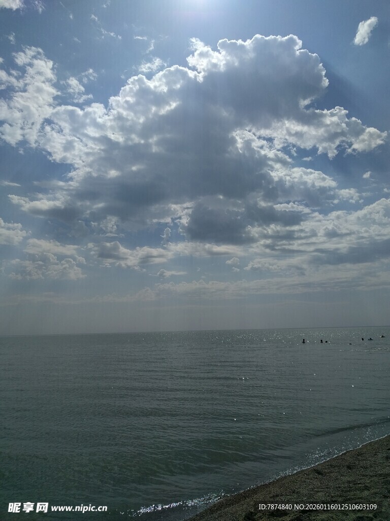 海边晴天 云层与阳光美景
