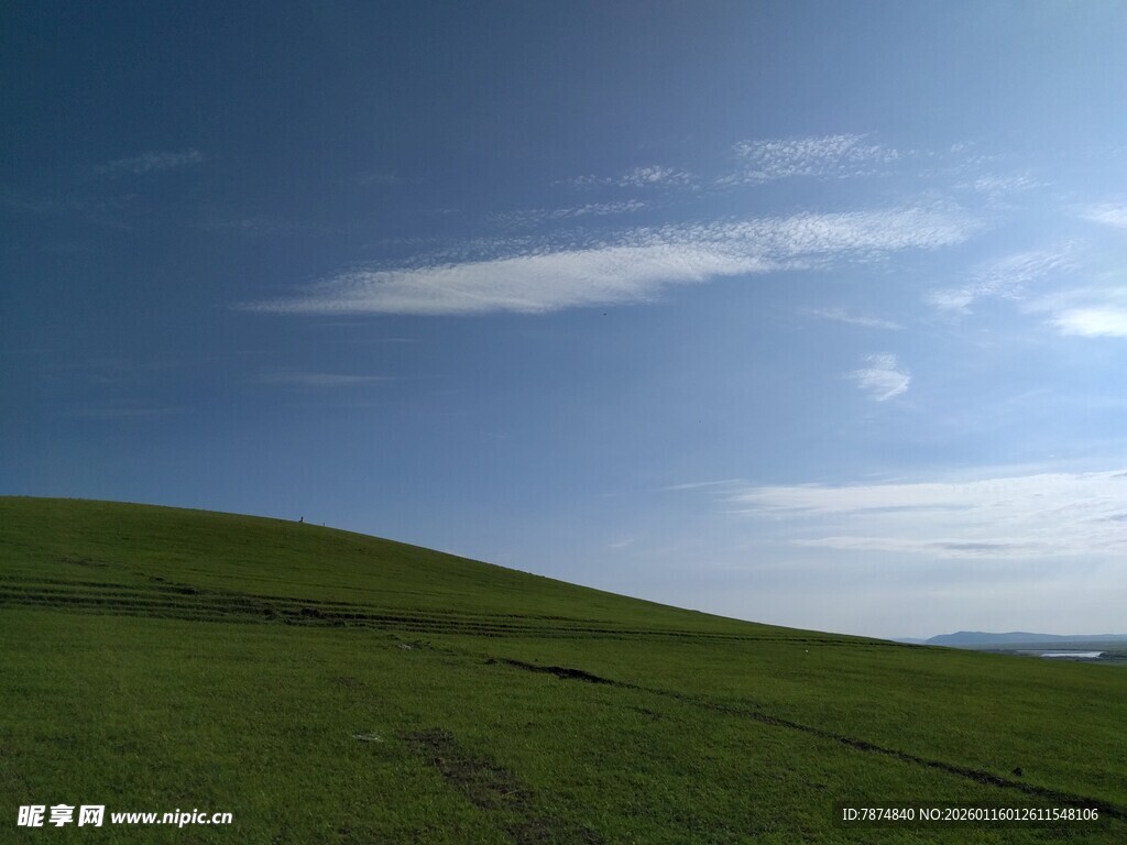 草原蓝天美景